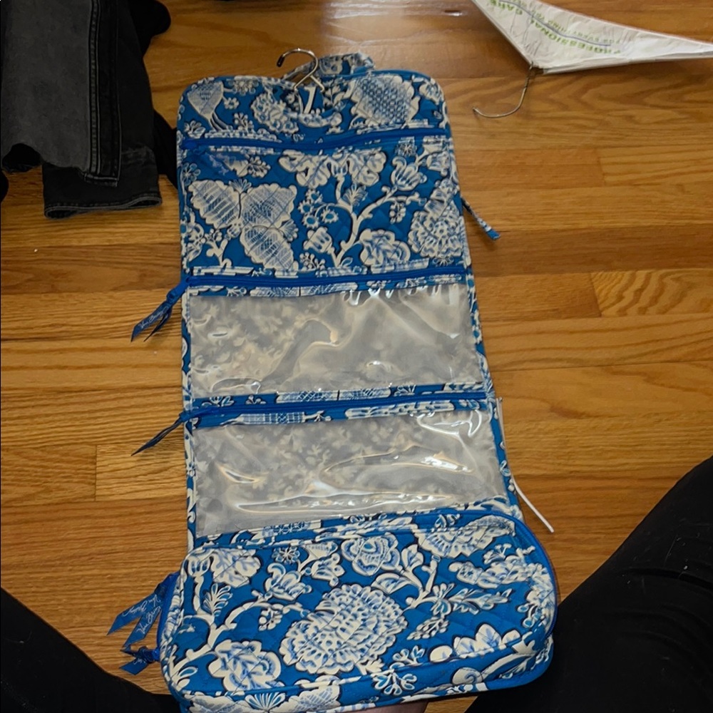 NWT Vera Bradley Blue and White Floral Hanging Organizer